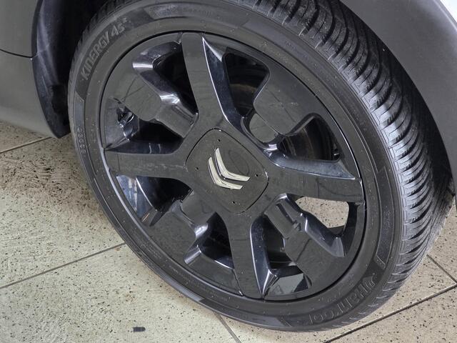 Citroen C3 1.2 PureTech S&S Origins/ Two-Tone/ Panorama-Dak/ Camera/ 17'' LMV/ Lane-Assist./ Apple + Android/ Extra getint glas/ DAB+/ Navi/ Clima/ Cruise/ Elek. pakket/ Isofix/ Bluetooth/ Multi. LEDER. Stuur/ Mistl./ PDC.