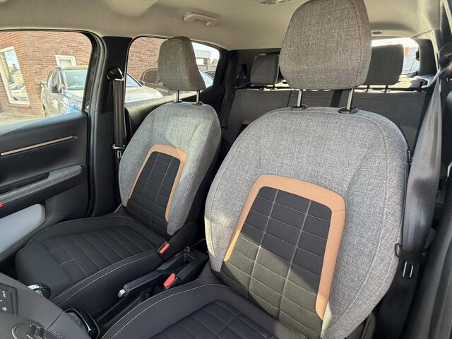 Citroen C3 Aircross 1.2 Benzine Turbo 100 pk Plus * Nieuw Type * 1.500 kg Trekvermogen. Two Tone Lak Dakkleur * Draadloos Apple Carplay / Android Auto voor Up to date Google Maps & Spotify * Climate & Cruise Control * Happy Tag Labels * Vingerhoets; Vierde Generatie