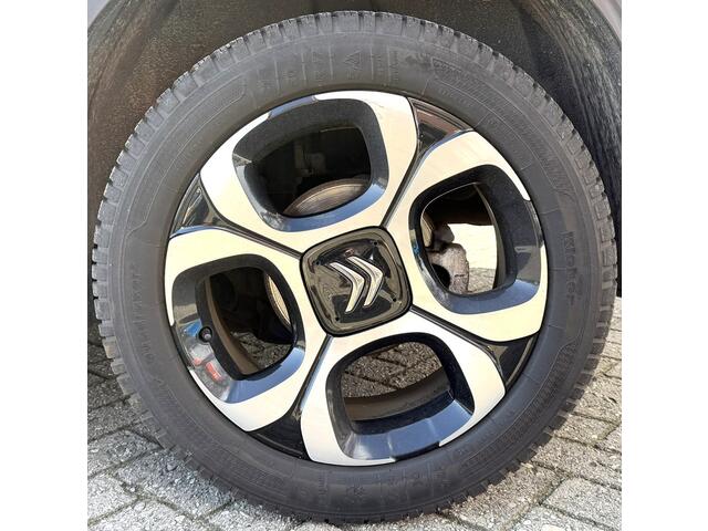 Citroen C3 Aircross 110 Pk Benzine Shine * Climate & Cruise Control * Navigatie * L.M. Velgen * Parkeersensoren * Hoge Zit * Vingerhoets; Vierde Generatie Eersteklas Service. Al meer dan 100 jaar een begrip in de Brabantse Kempen.