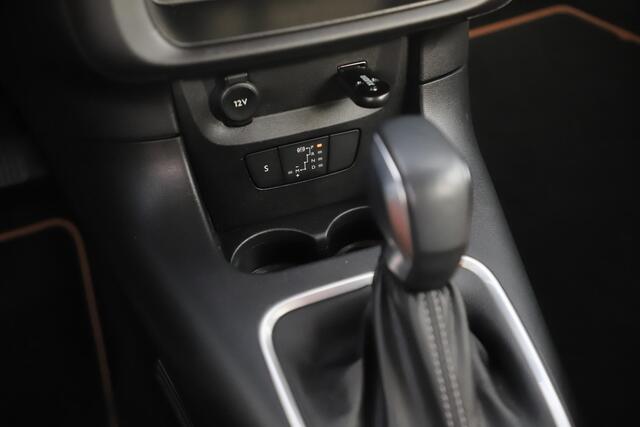 Citroen C3 1.2 PureTech S&S Shine Automaat 110PK 17 inch LMV Navigatie Achteruitrijcamera Clima Cruise