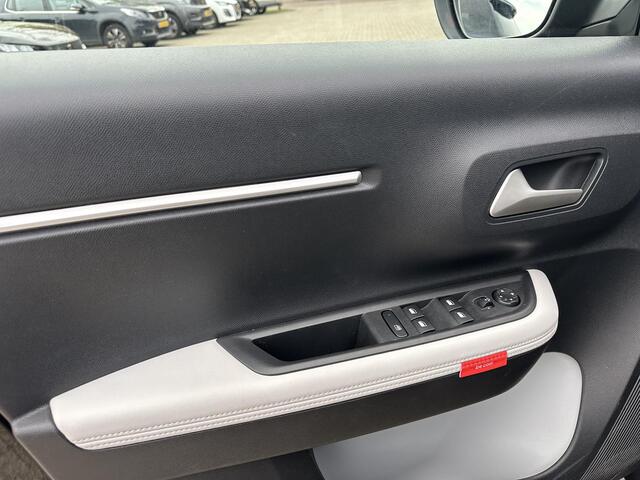 Citroen C3 Ë-C3 Max 113 PK 44 kWh | Automaat | 100% Elektrisch | Meest Complete Uitvoering | Tot 320 KM WLTP Actieradius | Navigatie | Climate Control | Cruise Control | Camera | Parkeersensoren | Apple Carplay & Android Auto | 17" Lichtmetalen Velgen | Comfortschui
