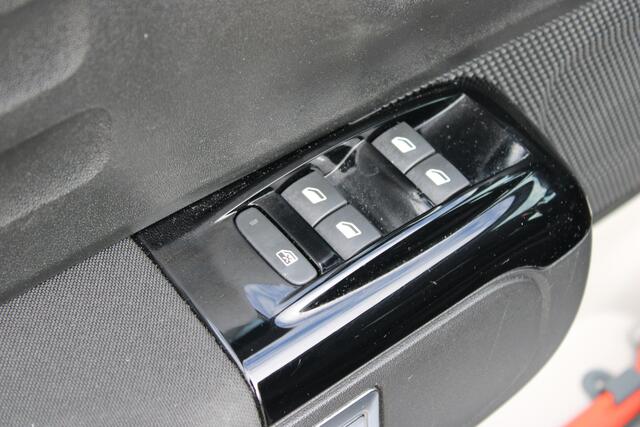 Citroen C3 1.2 PureTech C-Series//Navi//Carplay!!