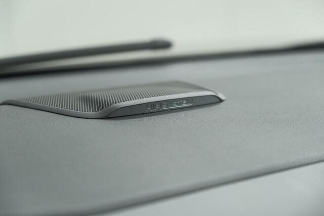 Citroen C3 Aircross PureTech 110 EAT6 S&S Shine | Schuif-/Kanteldak | Camera | Dodehoekdetectie | Head-Up Display