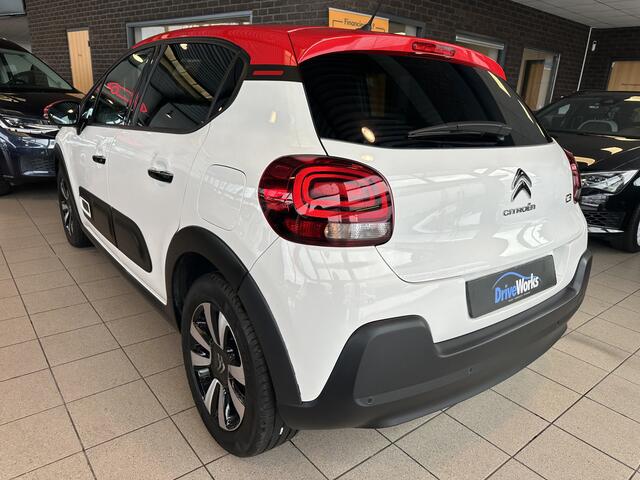 Citroen C3 1.2 PureTech SHINE | Automaat | Carplay | PDC | Weinig kilometers | Interesse, Proefrit? Bel of app met: 06-24 28 28 42 / 06-42130156