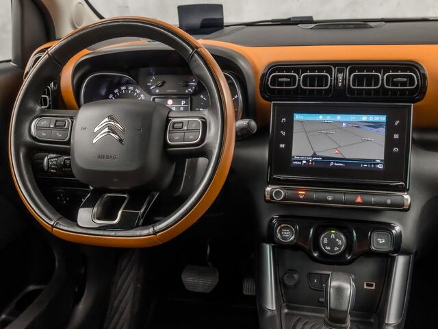 Citroen C3 Aircross 1.2 PureTech S&S Shine Automaat (APPLE CARPLAY, GROOT NAVI, BRUIN LEDER, 360 CAMERA, GETINT GLAS, SPORTSTOELEN, STOELVERWARMING, CRUISE, NIEUWSTAAT)