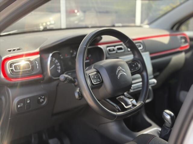 Citroen C3 1.2 PureTech S&S Shine 110pk | Two tone kleur | Achteruitrijcamera | Apple Carplay/Android Auto | Dab | Lichtmetalen velgen 17" | Navigatiesysteem full map | Parkeersensor achter | Trekhaak | Prachtig exemplaar!