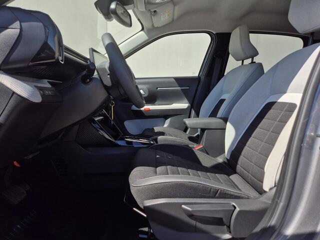 Citroen C3 Ë-C3 Max 113pk 44 kWh / SOH 99% / Fabrieksgarantie tot 05-2027 / CCS snelladen / Achteruitrijcamera / Navigatie / Cruise control / Draadloze telefoon lader / Apple Carplay Android Auto / Climate control / Elektrische ramen voor en achter /