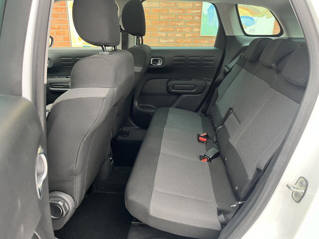 Citroen C3 Aircross PureTech 110 S&S Shine | Trekhaak | Schuifdak | Keyless | Parkeersensoren voor + achter | Head-up Display | Camera achter | Dealer onderhouden | Distributie al vervangen |