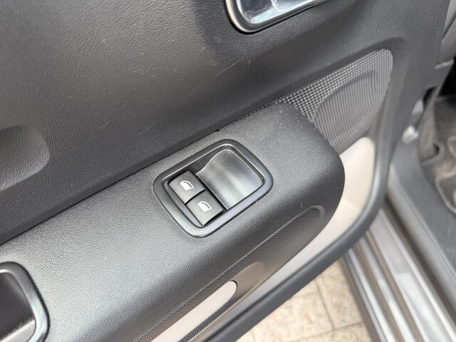Citroen C3 1.2i 82 PK Feel Edition | Navigatie | Cruise Control | Climate Control | Mistlampen | Parkeersensoren | Apple Carplay / Android Auto | Airbumps | Elektrisch Pakket | Multifunctioneel Stuurwiel | Zwart Dak |