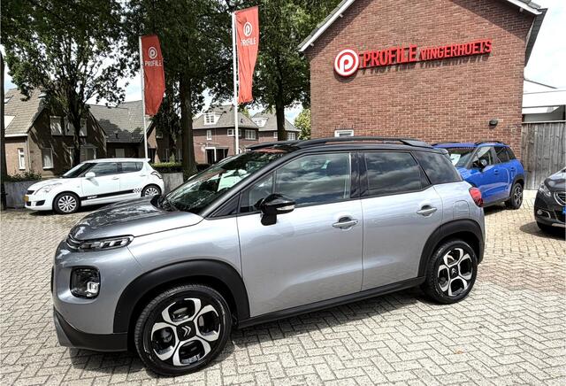 Citroen C3 Aircross 130 Pk Benzine * AUTOMAAT * Luxe Shine * Navigatie * Stoelverwarming * Distributieriem 2026 vervangen * Parkeer Camera + Voor- en Achter Sensoren * 17" L.M. Velgen * DAB Radio * Climate & Cruise Control * Zwart Dak * Keyless Start Vingerhoets; 