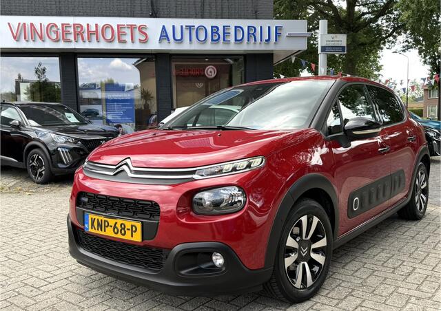 Citroen C3 110 Pk Benzine * AUTOMAAT * Navigatie * Achteruitrij Parkeer Camera * Climate & Cruise Control * Dodehoeksensoren * L.M. Velgen * Vingerhoets; Vierde Generatie Eersteklas Service. Al meer dan 100 jaar een begrip in de Brabantse Kempen
