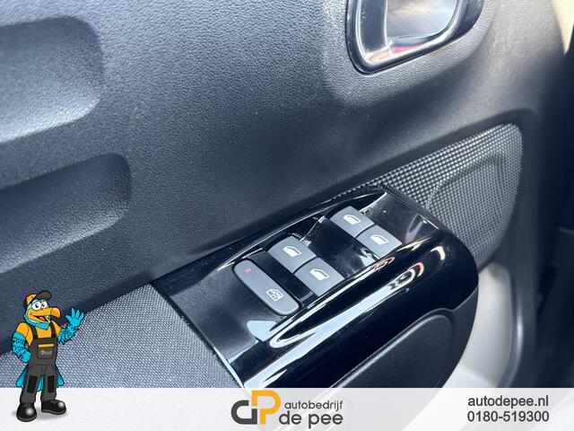 Citroen C3 1.2 PureTech Shine GARANTIE/CRUISE/CLIMA/CARPLAY/PARKEERSENS./CAMERA/LICHTMETAAL 17" rijklaarprijs!