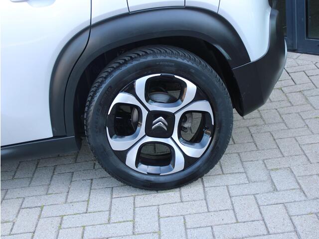 Citroen C3 Aircross 1.2 PureTech S&S Shine | Pano / Trekhaak / Carplay