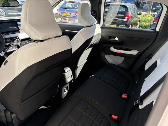 Citroen C3 Ë-C3 Max 113pk Comfort Range 44 kWh | WLTP Range tot 321km | 8 Jaar garantie | 3-fase | PHC vering | Comfort Seats | Achteruitrijcamera | Climate Control | Navigatie | Parkeersensoren
