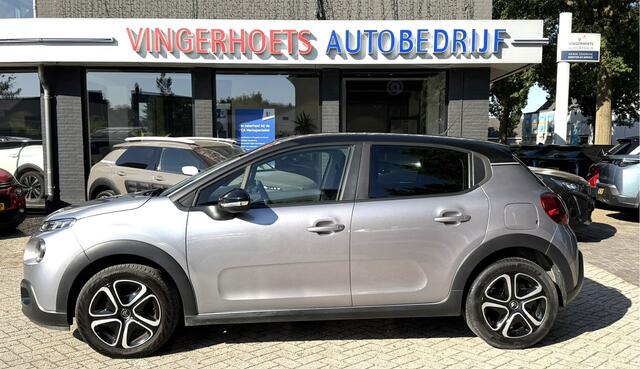Citroen C3 83 Pk Benzine 5-Deurs * 2-Tone Zilvergrijs + Zwart Dak * * Navigatie * Climate & Cruise Control * Parkeersensoren * Vingerhoets; Vierde Generatie Eersteklas Service. Al meer dan 100 jaar een begrip in de Brabantse Kempen