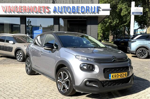 Citroen C3 83 Pk Benzine 5-Deurs * 2-Tone Zilvergrijs + Zwart Dak * * Navigatie * Climate & Cruise Control * Parkeersensoren * Vingerhoets; Vierde Generatie Eersteklas Service. Al meer dan 100 jaar een begrip in de Brabantse Kempen