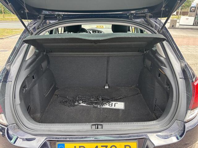 Citroen C4 1.2 PureTech Feel Collection Navi/Sensoren/16"Velgen/Trekhaak/GEEN AFLEVERKOSTEN