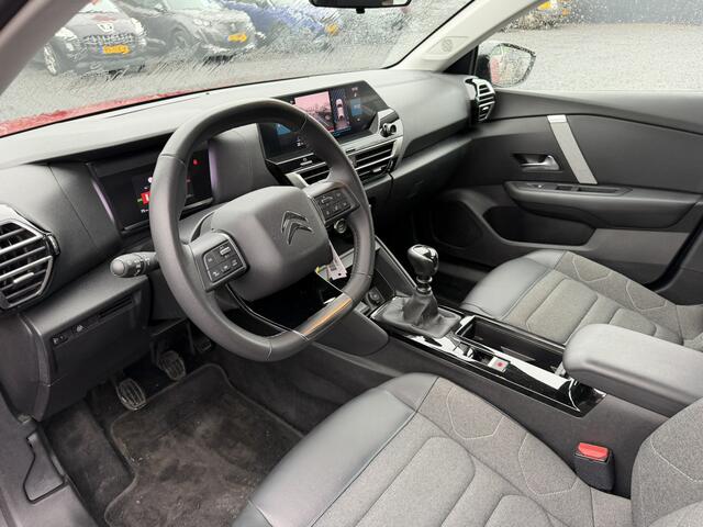 Citroen C4 Benzine 130 Pk *** Hele Mooie *** * Navigatie * Achteruitrij Camera * Climate & Cruise Control * Apple Carplay / Android Auto * Vingerhoets; Vierde Generatie Eersteklas Service. Al meer dan 100 jaar een begrip in de Brabantse Kempen.
