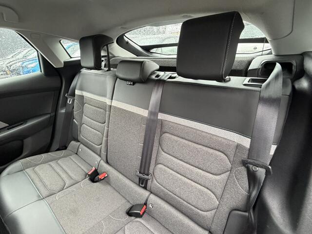 Citroen C4 Benzine 130 Pk *** Hele Mooie *** * Navigatie * Achteruitrij Camera * Climate & Cruise Control * Apple Carplay / Android Auto * Vingerhoets; Vierde Generatie Eersteklas Service. Al meer dan 100 jaar een begrip in de Brabantse Kempen.