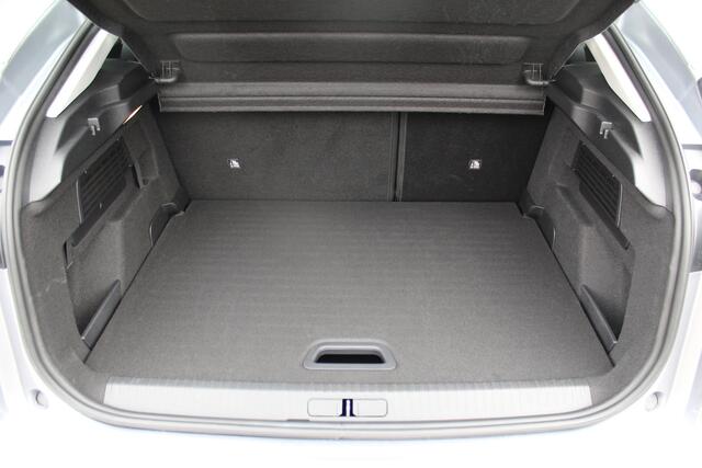 Citroen C4 1.2-130pk Puretech Shine Limited AUTOMAAT ! Gun u het comfort en gemak van een automaat ! Autm. airco, Navigatie, Cruise Control, Climate Control, Lane assist, Stoelverwarming, Camera, Apple CarPlay/Android auto etc.