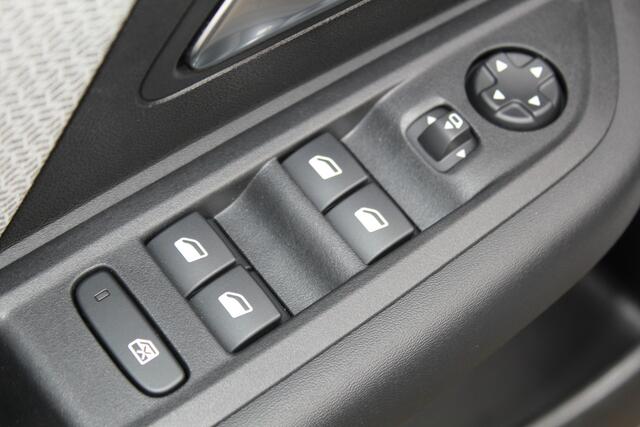 Citroen C4 1.2-130pk Puretech Shine Limited AUTOMAAT ! Gun u het comfort en gemak van een automaat ! Autm. airco, Navigatie, Cruise Control, Climate Control, Lane assist, Stoelverwarming, Camera, Apple CarPlay/Android auto etc.