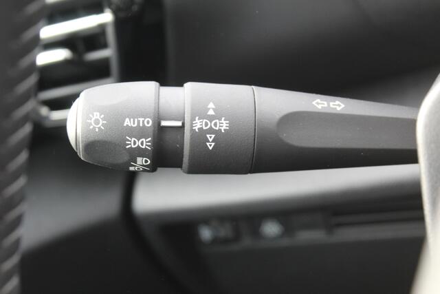 Citroen C4 1.2-130pk Puretech Shine Limited AUTOMAAT ! Gun u het comfort en gemak van een automaat ! Autm. airco, Navigatie, Cruise Control, Climate Control, Lane assist, Stoelverwarming, Camera, Apple CarPlay/Android auto etc.