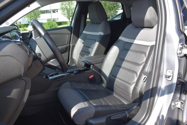 Citroen C4 130 EAT8 Shine | Automaat | Navigatie | Airconditioning ECC | Camera achter | Parkeersensoren voor en achter | Carplay & Android Auto | Isofix | Cruise Control | Advanced Comfortstoelen | Hydraulic Cushions | Zeer Compleet!!!