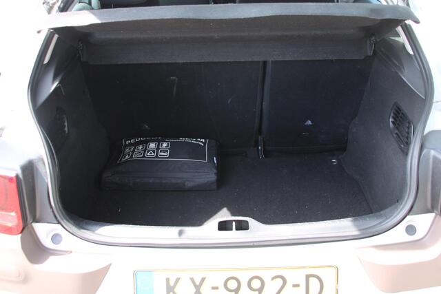 Citroen C4 CACTUS 1.2 PureTech Business Automaat Airco Navi Camera PDC V+A