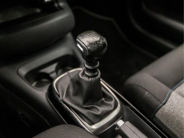 Citroen C4 CACTUS 1.2 PureTech Sport (APPLE CARPLAY, GROOT NAVI, CLIMATE, CAMERA, GETINT GLAS, SPORTSTOELEN, CRUISE, PARKEERSENSOREN, NIEUWE APK, NIEUWSTAAT)