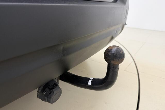 Citroen C4 CACTUS 1.2 PureTech Feel 110 PK | Handgeschakeld | Trekhaak | Camera | Parkeersensor | Cruise Control | Navigatie | Licht Metalen Velgen | 1e eigenaar