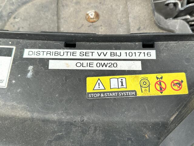 Citroen C4 CACTUS BWJ 2018 | 1.2PT 111PK Business NL AUTO | CLIMA | CRUISE | PDC | NAVI | CARPLAY | LICHTMETAAL |