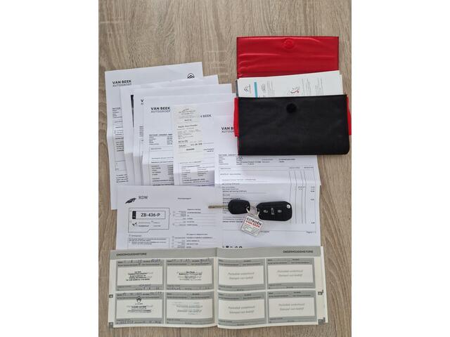 Citroen C4 CACTUS 1.2 110PK Business NL Auto | Dealer. onderh. | Trekhaak | Carplay| Parkeersensoren |