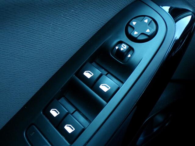 Citroen C4 PICASSO 1.2 PureTech Feel, Trekhaak / Carplay + Android Auto / Navigatie / Climate Control / 17' LMV