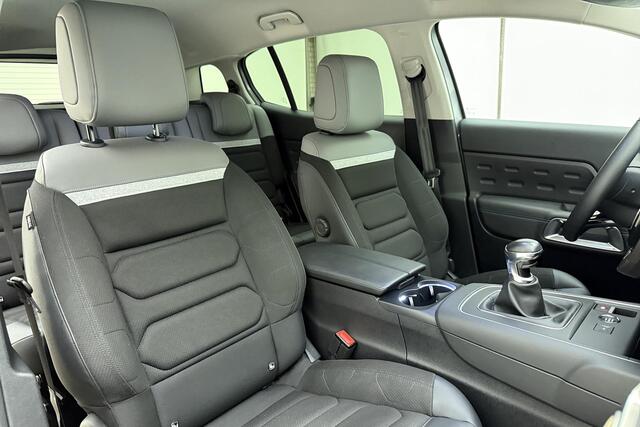 Citroen C5 Aircross 1.2T 130pk C-Series | Comfort Seats | PHC Vering | Achteruitrijcamera | Navigatie | PDC | Privacy Glass | Dodehoek detectie