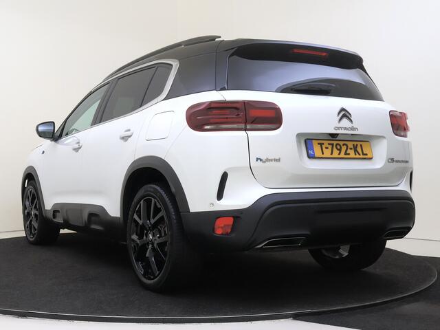 Citroen C5 Aircross 1.6 Plug-in Hybrid 225 Shine I AUTOMAAT I NAVIGATIE I ACHTERUITRIJCAMERA I PARKEERSENSOREN VOOR EN ACHTER I ZWART DAK + ZWARTE L.M. VELGEN I LUXE ZWART INTERIEUR I ZIET ERUIT ALS NIEUW I