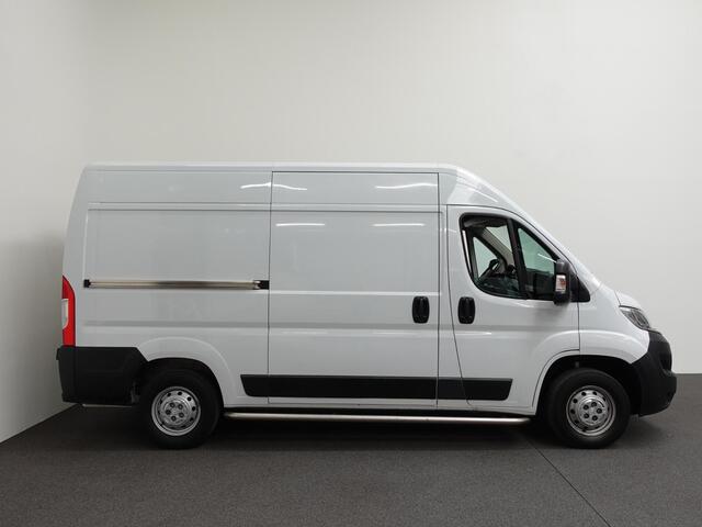 Citroen JUMPER L2H2 120pk Navigatie Camera Airco Cruise control Trekhaak Sidebars 3-zits Euro6