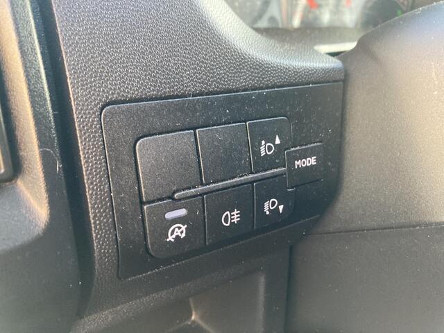 Citroen JUMPER Dubbele cabine 2.2 BlueHDi 140pk L3H2 3.3t | 7 zitplaatsen | Navigatie | Cruise control | Trekhaak | Parkeersensoren | Sidesteps | Lichtmetalen velgen | Carplay/ Android Auto