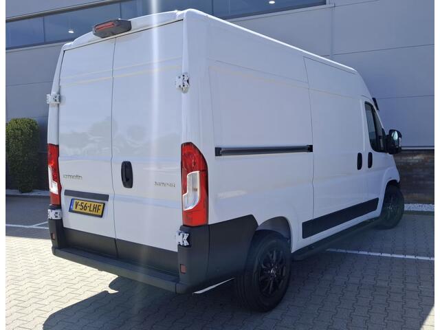 Citroen JUMPER 2.2 BlueHDi 140 S&S L2H2 3.5t BLACK EDITION | Velgen Bullbar Sidebars Zonneklep