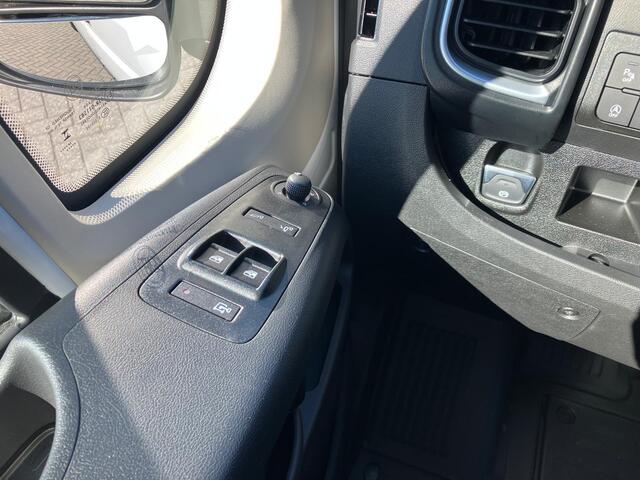 Citroen JUMPER 2.2 BlueHDi 140 S&S L2H2 3.5t | Cruise control | Achteruitrijcamera | Digitale binnenspiegel | Navigatie | 3 persoons