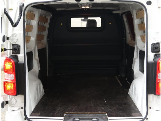 Citroen JUMPY 120PK M Driver | AUTOMAAT | 3persoons | Trekhaak | AppleCarPlay/AndroidAuto | Airco | Halfleer | Navigatie | Parkeersensoren | NL Auto! | Betimmering |