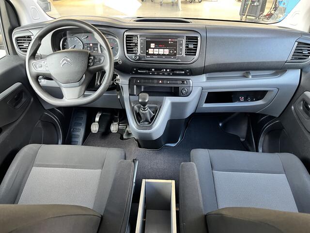 Citroen JUMPY 2.0 HDI 120 DC XL Marge BTW en BPM vrij!! Airco Cruise controle Trekhaak 2500kg Navigatiesysteem 5-Persoons Parkeerhulp achter Apple carplay 1e eigenaar Euro 6 Bpm en Btw vrij voor particulier gebruik !!