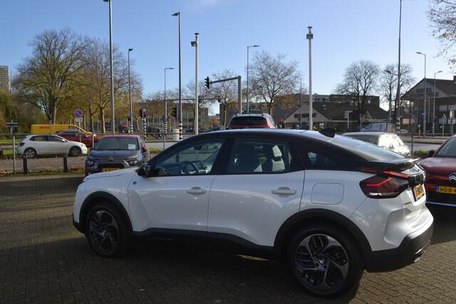 Citroen ë-C4 50 KW I FEEL I NAVIGATIE I ACHTERUITRIJCAMERA I L.M. VELGEN I MICA / PARELMOER KLEUR WIT + ZWART DAK I PARKEERSENSOREN ACHTER I POMPSET I IN STAAT VAN NIEUW I LAGE KM.STAND 128 Km I
