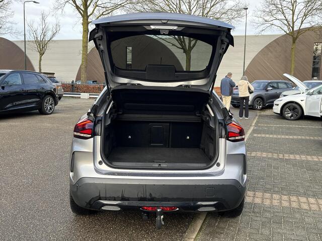 Citroen ë-C4 Shine 50 kWh SOH 98% 3-FASE LADER | VAN: ¤19.900 VOOR: ¤17.877- UW EINDEJAARSVOORDEEL: ¤2.023| stuur + stoel verwarming | trekhaak | head-up display | Camera | keyles start & go | dodehoek | Rijklaar geleverd met 12 maanden BOVAG-garantie