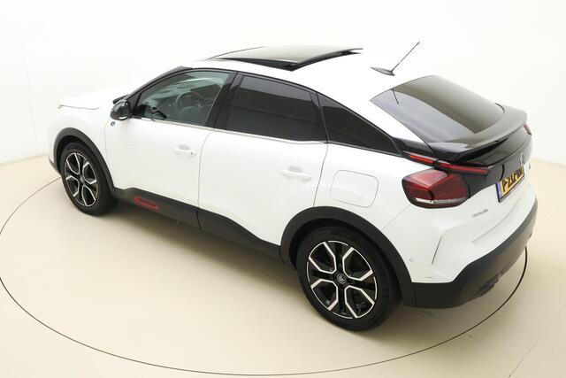 Citroen ë-C4 Shine 50 kWh | Panoramisch schuif/kanteldak | Navigatie | Lederen bekleding | Stoelverwarming | Camera | Keyless | Climate control | Verwarmd voorruit