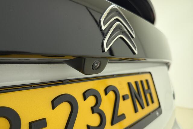 Citroen ë-C4 Shine 50 kWh | Panoramisch schuif/kanteldak | Navigatie | Lederen bekleding | Stoelverwarming | Camera | Keyless | Climate control | Verwarmd voorruit