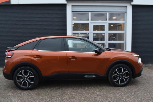 Citroen ë-C4 Shine 50 kWh Leder | Panorama dak | Navigatie | Winterpakket | Massagestoel | SOH 90% | Zeer Compleet |