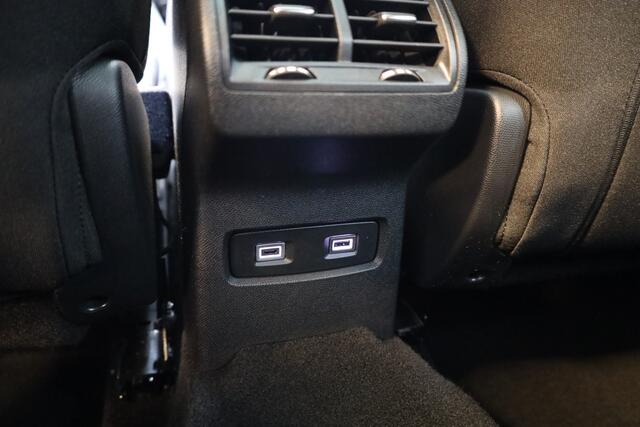 Citroen ë-C4 Shine 50 kWh Panoramadak | All-season | Apple Carplay | Leer | Android auto