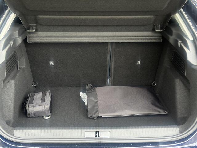 Citroen ë-C4 Collection 156pk Extended range 54 kWh | Stoelverwarming | Comfort stoelen | Parkeercamera/-sensoren | Navigatie | Cruise Control | Cruise Control | DAB | Keyless Entry/Start | Full LED | Warmtepomp