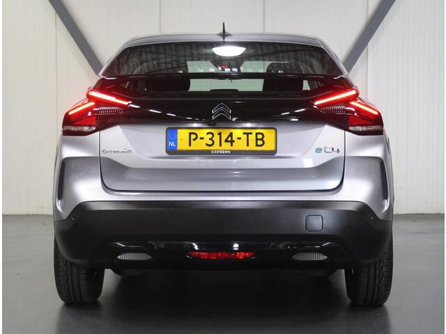 Citroen ë-C4 Feel Pack 50 kWh 136PK | 1ste Eigenaar | ACCU 94% | Cruise Control | Camera | Keyless | AppleCarPlay/AndroidAuto | Navigatie | Stoel/Stuur/VoorruitVerwarmd | LED | Stof/Lederenbekleding | Isofix | Parkeersensoren |