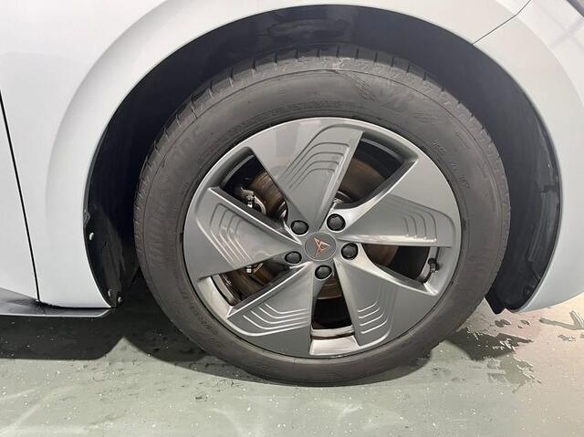 Cupra Born Business 62 kWh 204 Pk Automaat | Navigatie | Adaptive Cruise | 18 Inch | Privacy Glass | Camera | 78.082 km!!